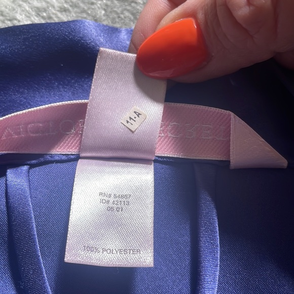 Victoria’s Secret pajamas and robe set machine washable! - Picture 14 of 15